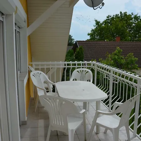 Györök Vendégház Maison d'hôtes *